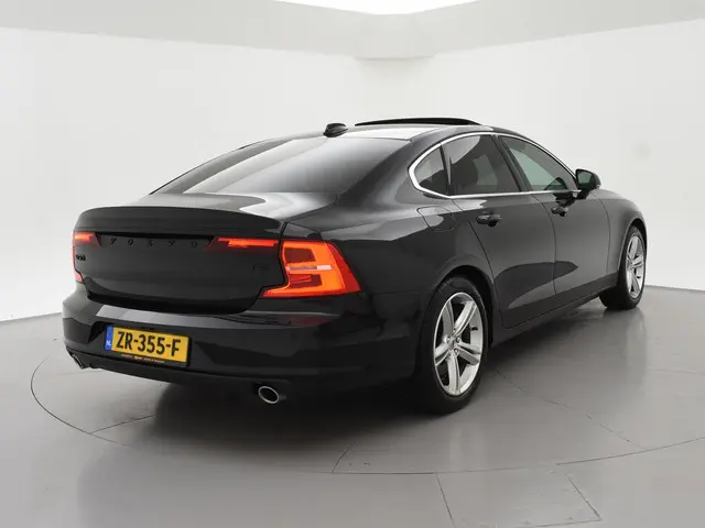 Volvo S90 2.0 T5 250PK MOMENTUM + SCHUIFDAK | 2018 Benzine 2