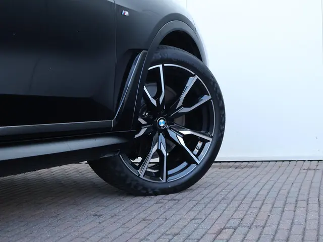 BMW X7 xDrive40i High Executive 2021 Benzine 51