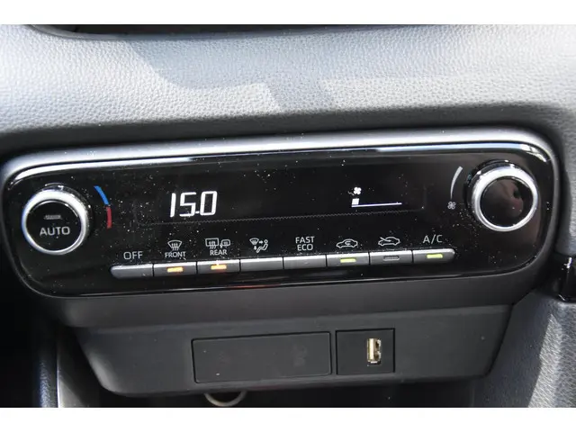 Toyota Yaris 1.5 Hybrid automaat 2022 Hybride Benzine 14