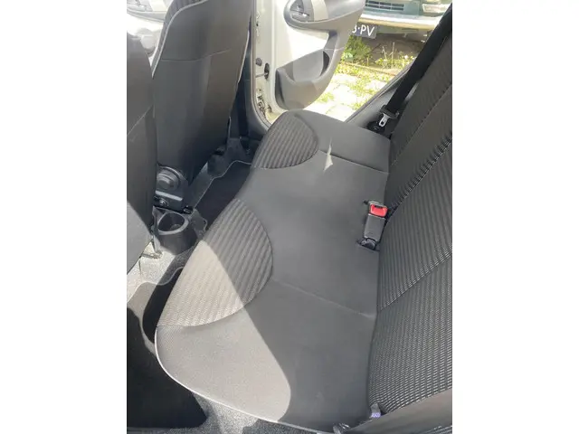 Peugeot 107 1.0 Active 2012 Benzine 13