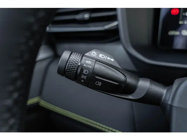 Lynk & Co 01 1.5 Core 2025 Hybride Benzine 15