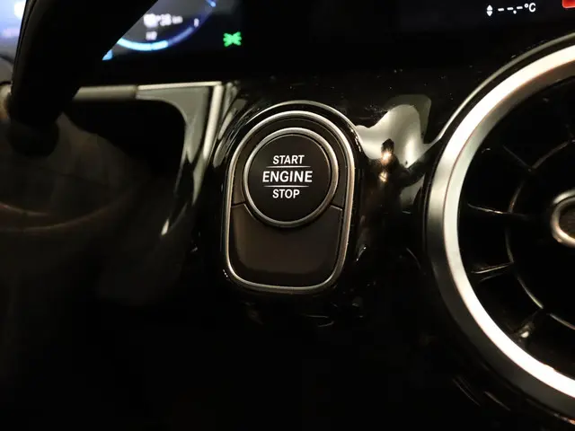 Mercedes-Benz GLA 250 e Style 2020 Hybride Benzine 38