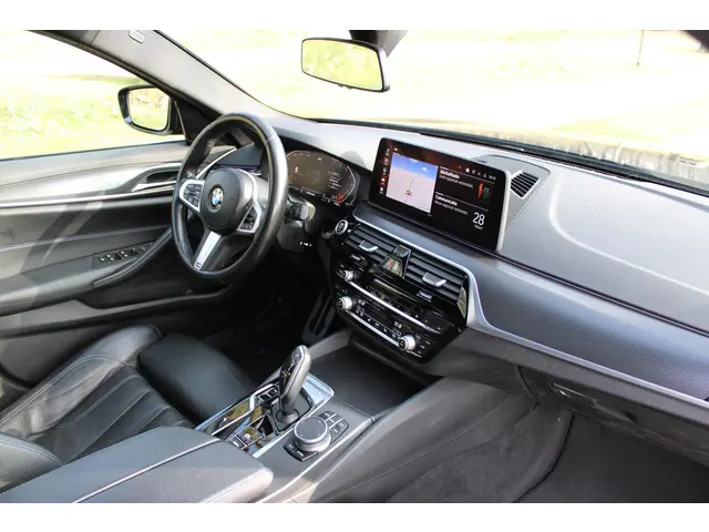 BMW 5 Serie Touring 540i xDrive Touring 2022 Benzine 13