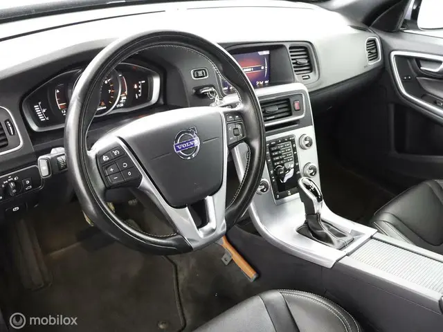 Volvo V60 1.5 T2 Polar+| Leer| Trekhaak 2018 Benzine 6