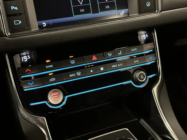 Jaguar XF 2.0 Prestige 2019 Benzine 26
