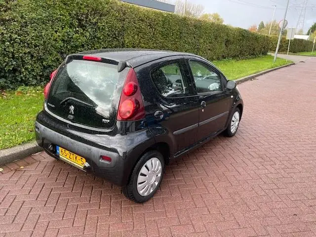 Peugeot 107 1.0 Active 2013 Benzine 9