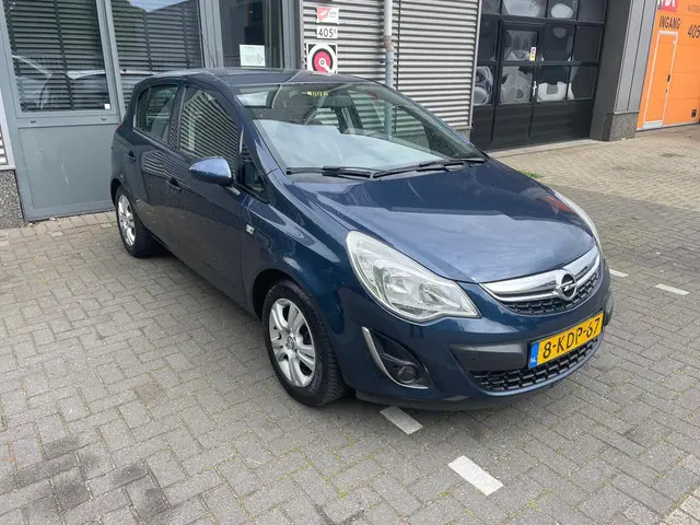Opel Corsa 1.4-16V Anniversary Edition 2013 Benzine 4
