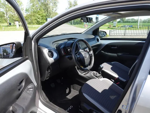 Toyota Aygo 1.0 VVT-i x-first 2019 Benzine 4