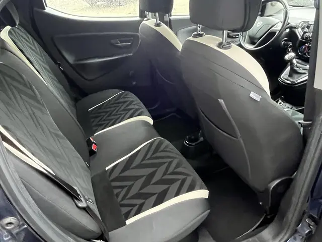 Lancia Ypsilon 0.9 TwinAir Gold 2016 Benzine 13