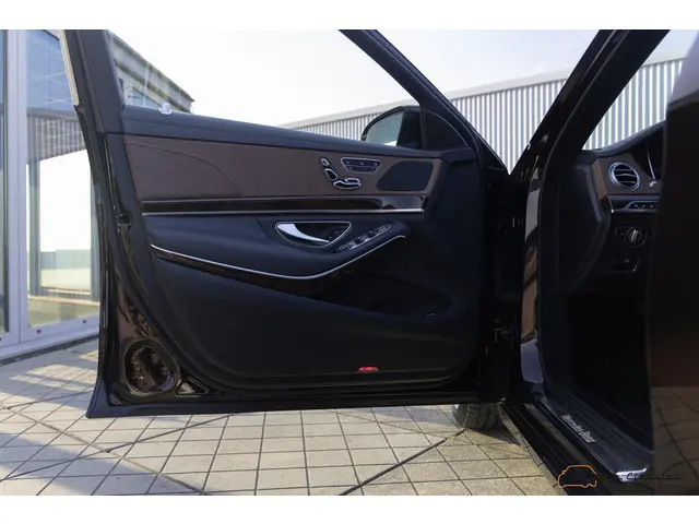 Mercedes-Benz S-Klasse 500 Maybach 2015 Benzine 36
