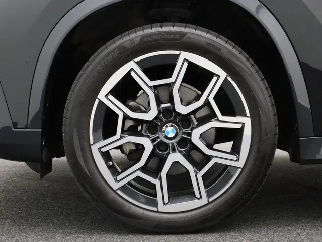 BMW X1 sDrive18i 2023 Benzine 8