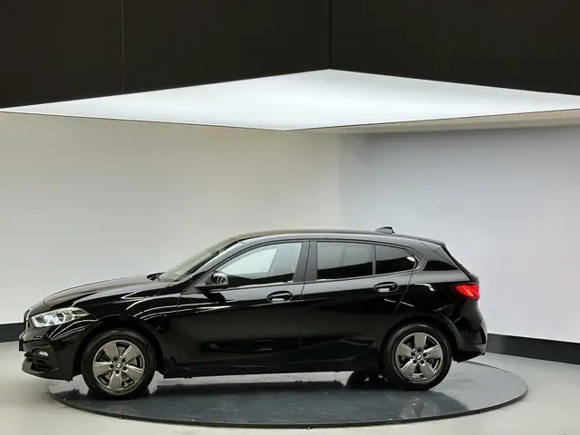 BMW 1 Serie 118i Executive Edition 2020 Benzine 13