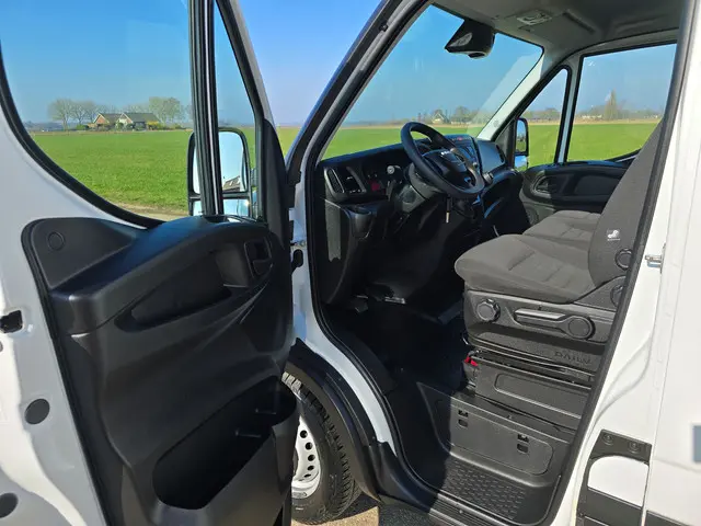 Iveco Daily 35S14V 2.3 352L H2 2022 Diesel 17