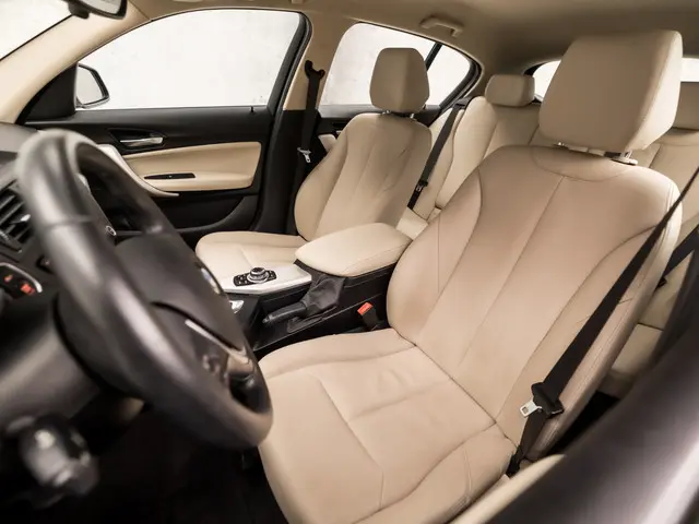 BMW 1 Serie 116i Luxury 2014 Benzine 14