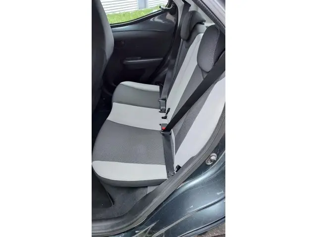 Toyota Aygo 1.0 VVT-i x 2014 Benzine 10