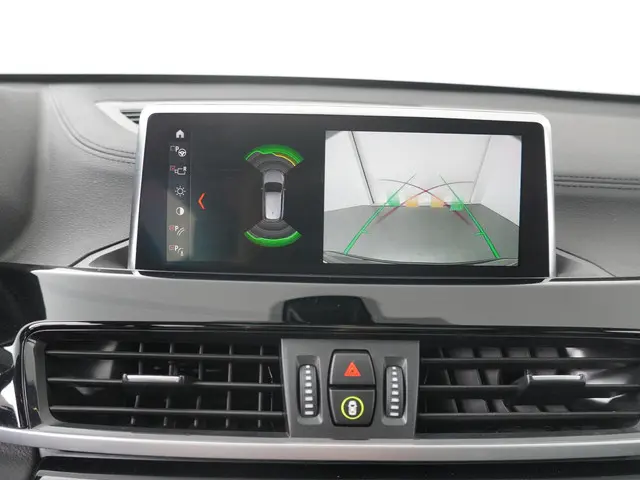 BMW X1 xDrive20i High Executive 2021 Benzine 17
