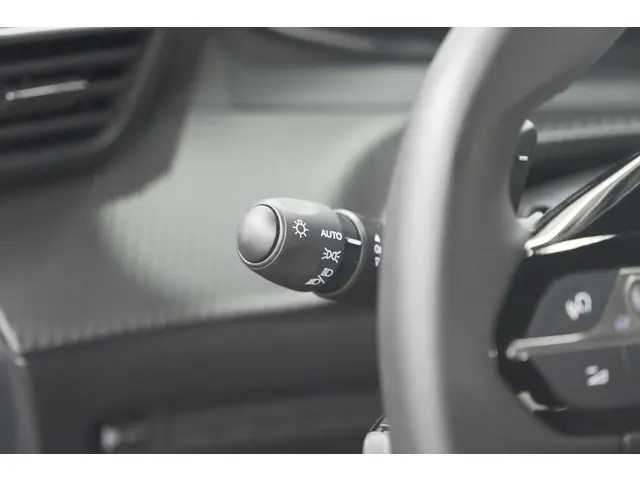 Peugeot 2008 PureTech 130 EAT8 Allure 2024 Benzine 36
