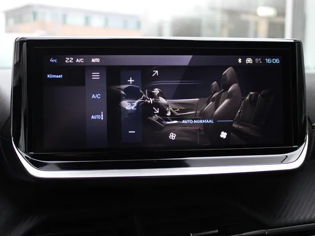 Peugeot 2008 1.2 Hybrid 145 GT 2026 Hybride Benzine 17