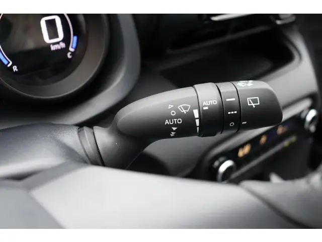 Toyota Yaris 1.5 Hybrid Dynamic 2021 Hybride Benzine 15