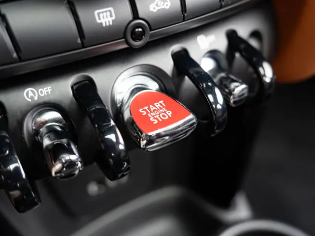 MINI 5-Deurs Cooper Aut. 2017 Benzine 30