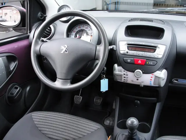 Peugeot 107 1.0 Active 2013 Benzine 6