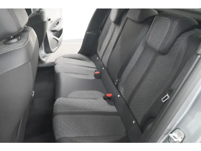 Peugeot 208 PureTech 100 Allure Pack 2023 Benzine 29