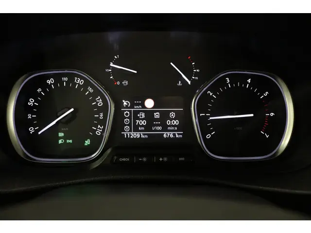 Peugeot Expert 2.0 BlueHDI Standard Sport 2021 Diesel 33