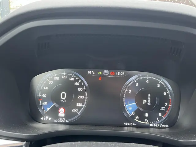 Volvo XC60 2.0 B4 R-Design 2021 Benzine 28