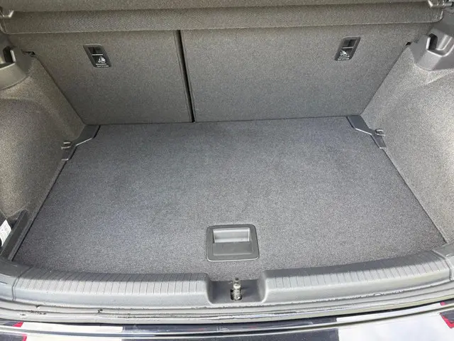 Volkswagen Polo 1.0 TSI Life 2023 Benzine 32