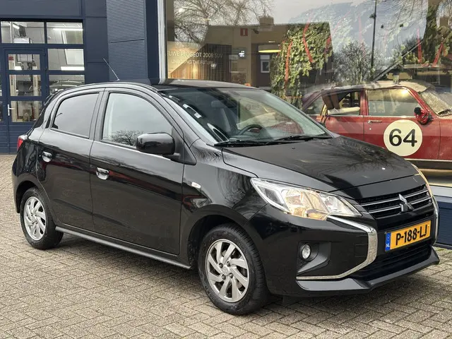 Mitsubishi Space Star 1.2 Intense 2022 Benzine 10