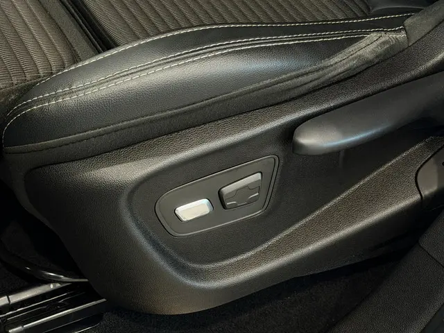 Renault Scénic 1.3 TCe 160 EDC Bose 2018 Benzine 32