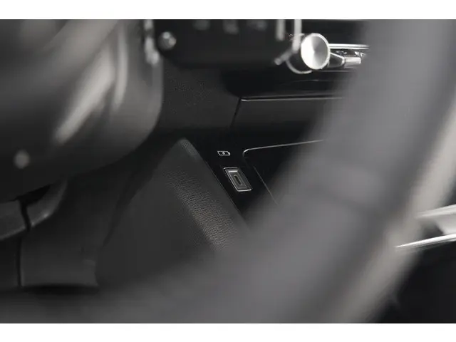 Peugeot 208 PureTech 100 Allure 2024 Benzine 46