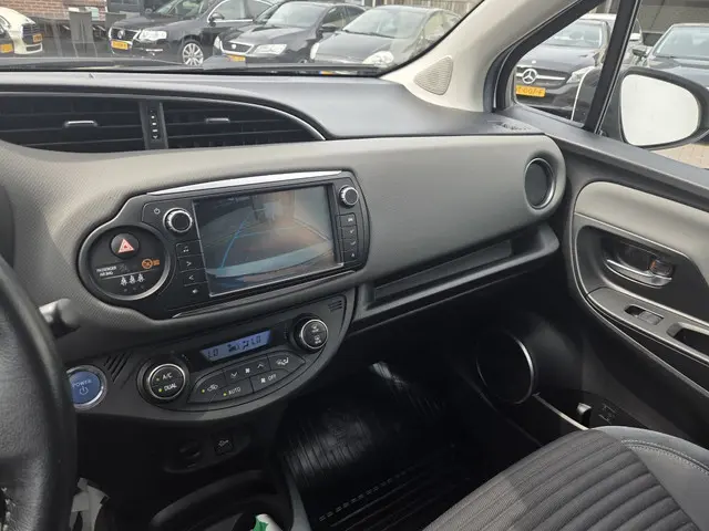 Toyota Yaris 1.5 Hybrid Dynamic 2015 Hybride Benzine 6