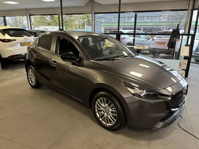Mazda 2 3