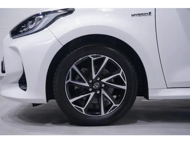 Toyota Yaris 1.5 Hybrid Dynamic 2021 Hybride Benzine 10