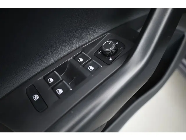 Volkswagen Polo 1.0 TSI R-Line 2025 Benzine 8