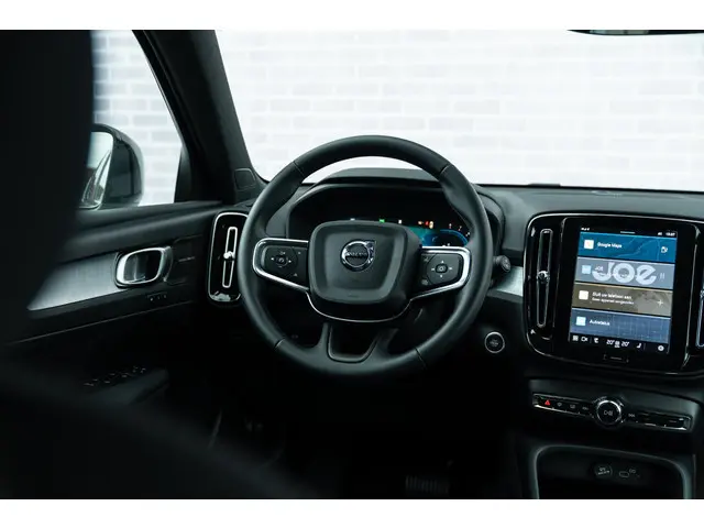 Volvo XC40 B4 Plus Dark Aut 2025 Benzine 7