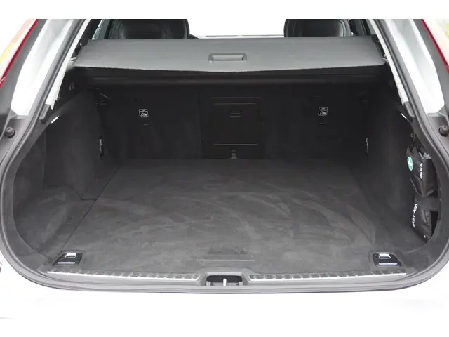 Volvo V90 2.0 T5 Momentum 2019 Benzine 31