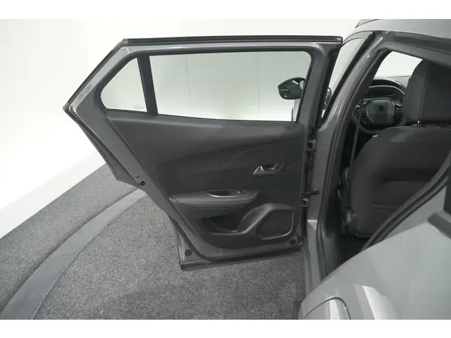 Peugeot 2008 PureTech 100 Allure 2024 Benzine 68