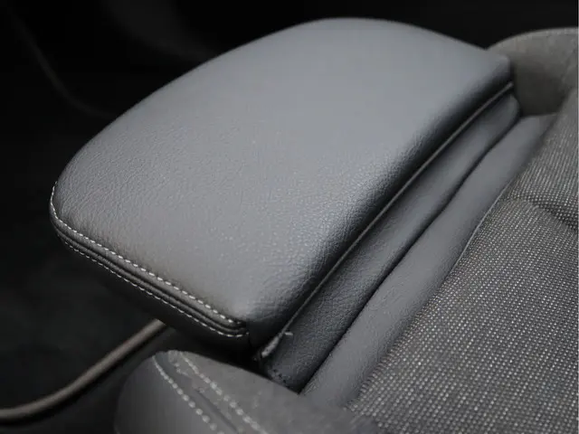 BMW 1 Serie 118i Business Edition 2022 Benzine 49