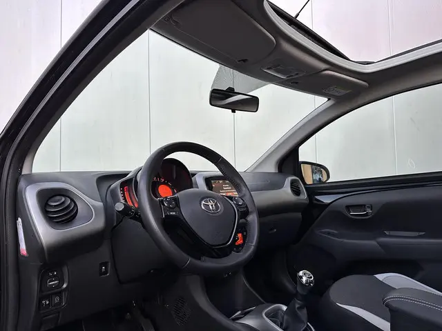 Toyota Aygo 1.0 VVT-i x-wave 2017 Benzine 12