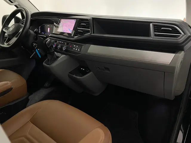 Volkswagen Transporter 2.0 TDI L2H1 30 DC 2021 Diesel 35