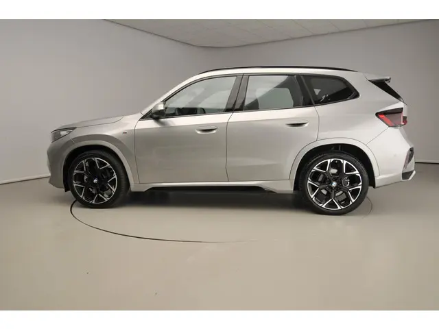 BMW iX1 eDrive20 2025 Elektrisch 3
