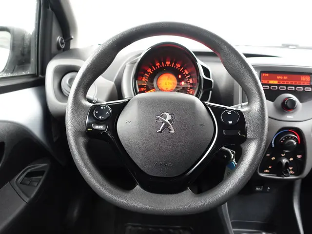 Peugeot 108 1.0 e-VTi Active- 2021 Benzine 10