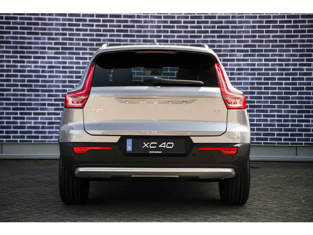 Volvo XC40 2.0 B3 Business Edition 2025 Benzine 10