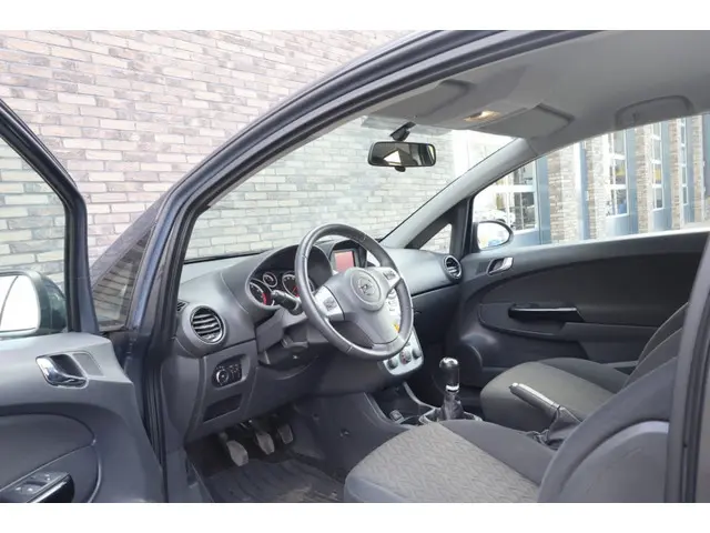 Opel Corsa 1.2-16V Cosmo 2014 Benzine 7