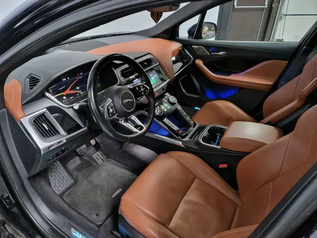 Jaguar I-PACE EV400 First Edition 90 kWh 2018 Elektrisch 8