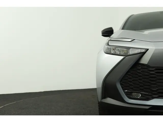 Toyota C-HR 1.8 Hybrid 140 Dynamic 2024 Hybride Benzine 36