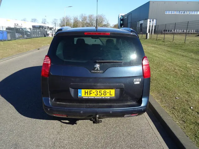 Peugeot 5008 1.2 PureTech Style 5p. 2015 Benzine 4