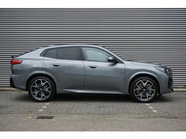 BMW iX2 eDrive20 2025 Elektrisch 4